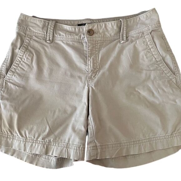 Eddie Bauer light tan/cream cotton and spandex blend shorts, size 4. - Picture 1 of 4